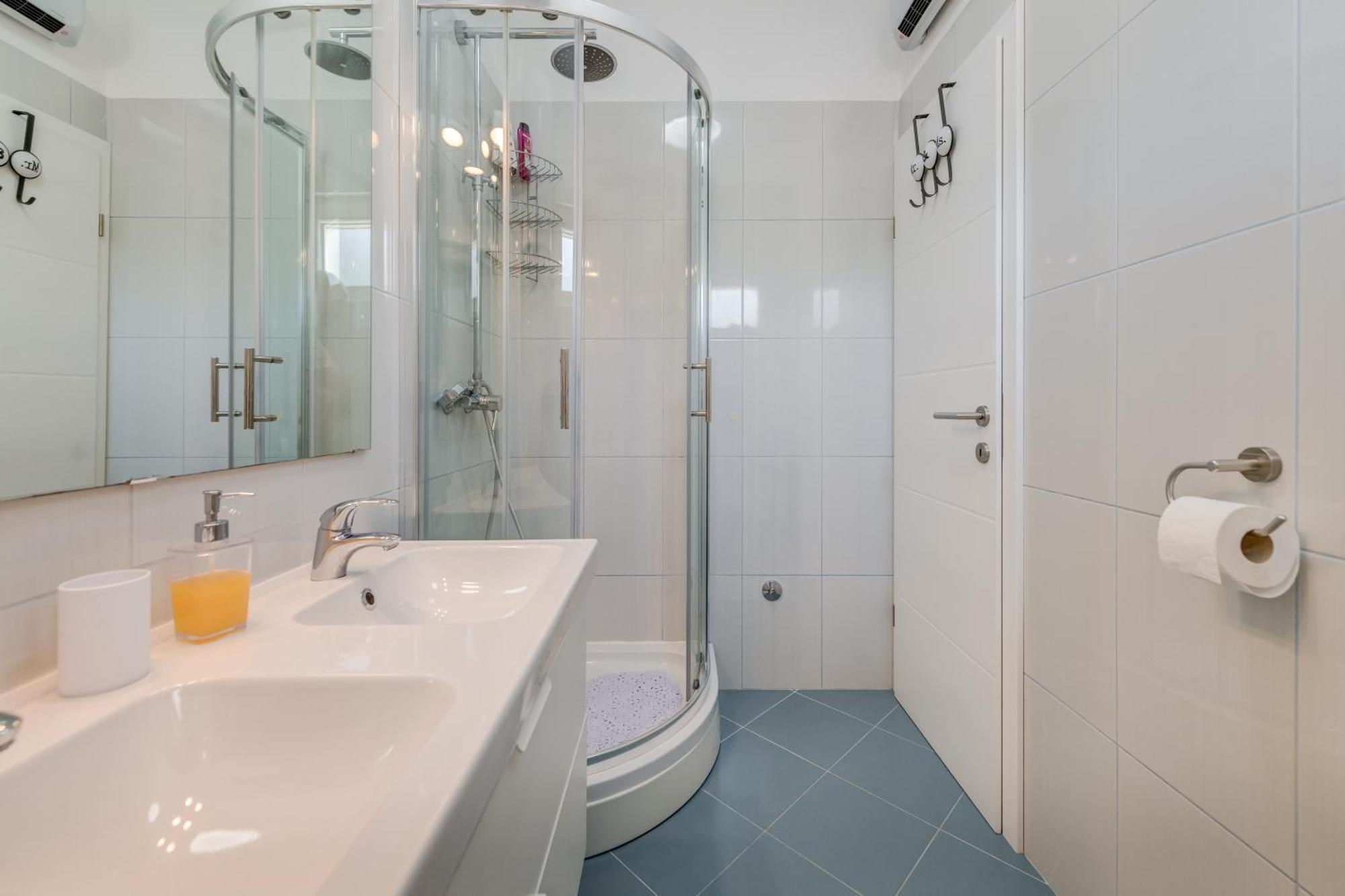 פודסטראנה Apartments Cala מראה חיצוני תמונה